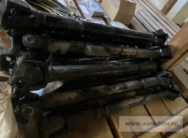 Części zamienne do samochodu UAZ - pakiet zawierający 108 poz. asort. (wg oddzielnego wykazu), w tym m.in.: strzemię resoru przedniego 469-2902408 - 33 szt.. tłok nominalny FI 92 mm ze sworzniem i pierścieniami zabezpieczającymi WK-53-1004014-A - 23 szt.. uszczelki różne - 591 szt.. wał napędowy 69-2203010-A4 - 13 szt.. zestaw panewek różnych - 45 kpl. itp. 