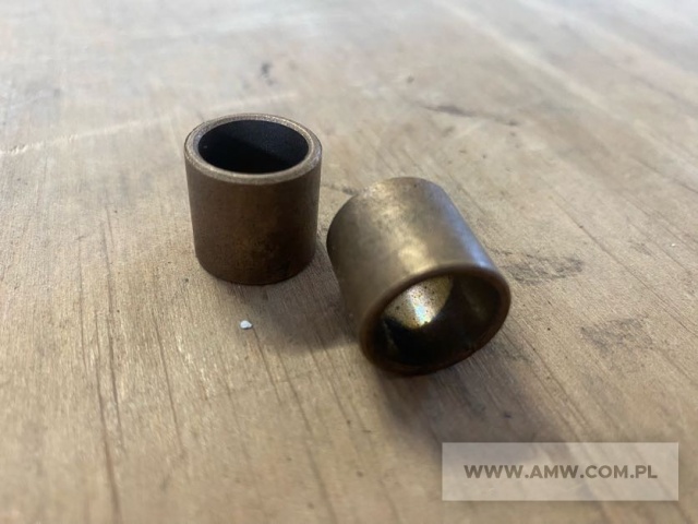 Części zamienne do samochodu STAR 660 - pakiet zawierający 16 poz. asort. (wg oddzielnego wykazu), w tym m.in.: pompa oleju KPL.S47-15-61Z - 25 szt.. pompa wody KPL 303.16.302 - 14 szt.. tuleja ślizgowa 14-6-42-041-0 - 87 szt.. wałek łożyska pośredniego 14.6-46.011.0 - 15 szt. itp. 