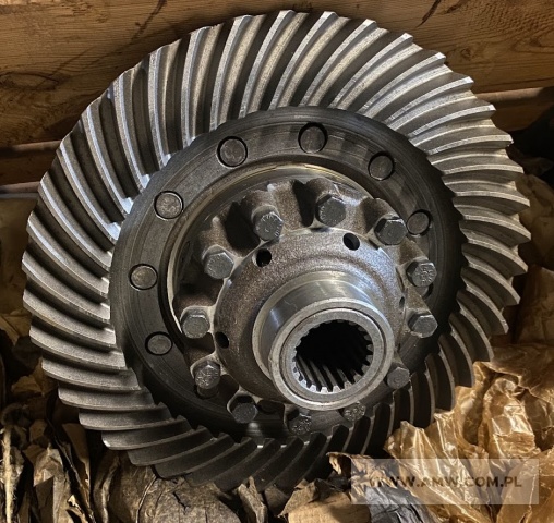Części zamienne do samochodu STAR 660 - pakiet zawierający 15 poz. asort. (wg oddzielnego wykazu), w tym m.in.: mechanizm różnicowy 408.27.249 - 5 szt.. osłona koła zamachowego S47.11.12X - 29 szt.. piasta koła A66-27-100X - 24 szt.. półoś mostu tylnego lewa 408.27.040.3 - 12 szt. itp. 