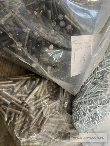 Materiały budowlane - pakiet zawierający 22 poz. asort. (wg oddzielnego wykazu), w tym m.in.: nakrętka M 8x1-5-B PN82144 - 6,932 kg. podkładki odginane różne - 55,15 kg. gwoździe budowlane różne                             - 11,85 kg itp. 