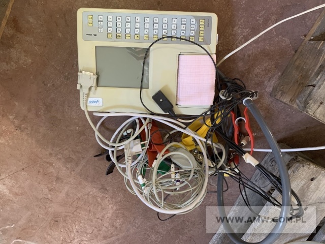 Urządzenia medyczne - pakiet zawierający 3 poz. asort., w tym: elektrokardiograf 1-kanałowy AS CARD - 1 szt.. elektrokardiograf CARDIOVIT AT-1 - kpl.. inhalator tlenowy - 1 kpl. 