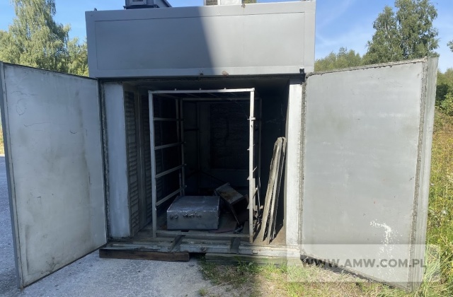 Urządzenia warsztatowe - pakiet zawierający 5 poz. asort. (wg oddzielnego wykazu), w tym: suszarka elektryczna komorowa SKME-4 - 1 szt.. diesel-adapter z obrotomierzem DT-112 - 1 szt.. liniał teleskopowy MESSFIX - 2 szt.. miernik siły nacisku na pedał hamulca MNH-100 - 1 kpl. 