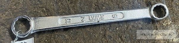 Narzędzia i materiały warsztatowe - pakiet zawierający 39 poz. asort. (wg oddzielnego wykazu), w tym m.in.: papier ścierny NSHA - 6 szt.. przebijak blacharski okrągły - 10 szt.. wybijak specjalny 440-690-000 - 6 szt.. wycinak do otworów okrągłych - 31 szt. itp. 