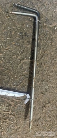Narzędzia i materiały warsztatowe - pakiet zawierający 39 poz. asort. (wg oddzielnego wykazu), w tym m.in.: papier ścierny NSHA - 6 szt.. przebijak blacharski okrągły - 10 szt.. wybijak specjalny 440-690-000 - 6 szt.. wycinak do otworów okrągłych - 31 szt. itp. 