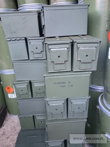 Skrzynie i pudełka metalowe (600 szt.) - pakiet zawierający 2 poz. asort., w tym: skrzynie metalowe M548 do 30x173 naboi ATKMK44 370x472 - 200 szt.. pudełka metalowe M2A1 na amunicję 307x185x155 mm - 400 szt. 