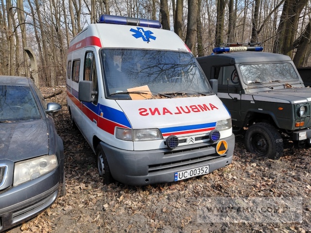 Samochód sanitarny CITROEN JUMPER 2,5 TD (na wyposażeniu nosze sanitarne) 