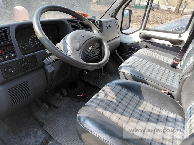 Samochód sanitarny CITROEN JUMPER 2,5 TD (na wyposażeniu nosze sanitarne) 