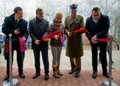 Uroczyste_oddanie_do_uzytku_zolnierzom_i_ich_rodzinom_nowo_wybudowanego_budynku_mieszkalnego_w_Sieradzu._fot._Michal_Rozbicki.jpg 