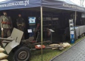 AMW na obchodach 75 rocznicy pierwszego zrzutu 