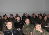 Spotkanie z przedstawicielami Oddziału Regionalnego w Warszawie Agencji Mienia Wojskowego z żołnierzami Mazowieckiego Oddziału Żandarmerii Wojskowej w dniu 09.02.2016 r. - zdjęcie 1 