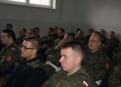 Spotkanie z przedstawicielami Oddziału Regionalnego w Warszawie Agencji Mienia Wojskowego z żołnierzami Mazowieckiego Oddziału Żandarmerii Wojskowej w dniu 09.02.2016 r. - zdjęcie 3 
