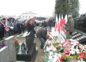 Delegacja WAM OR Lublin składa kwiaty przy Mogile – Pomniku Zamordowanych na Zamku Lubelskim w latach 1944 – 1954 na cmentarzu przy ul. Unickiej 