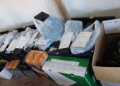 Sprzęt elektroniczny - pakiet zawierający 367 poz. asort. (wg oddzielnego wykazu), w tym m.in.: kamery komputerowe, komputery (bez dysków twardych), monitory, zasilacze UPS, drukarki itp. 