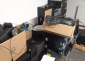 Sprzęt elektroniczny - pakiet zawierający 100 poz. asort. (wg oddzielnego wykazu), w tym m.in.: zasilacze UPS, notebooki oraz komputery (bez dysków twardych), drukarki itp. 