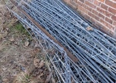 Materiały i sprzęt infrastruktury - pakiet zawierający 4 poz. asort. w tym: stół spawalniczy z wyciągiem 1280x640x830 mm - 1 szt., słupki ogrodzeniowe metalowe do zabetonowania 6x2800 mm - 50 szt., wiertarka elektryczna CELMA PRCB - 1 szt., spawarka transformatorowa ET-1-115 - 1 szt.  