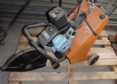 Sprzęt warsztatowy – pakiet zawierający 5 poz. asort. (wg oddzielnego wykazu), w tym m.in.: betoniarka POWER TEC 220L/230V/K, piła do betonu QUICKIE SUPER 80, przecinarka FS-350 itp. 