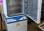 Sprzęt służby medycznej - pakiet zawierający 21 poz. asort. (wg oddzielnego wykazu), w tym m.in.: lodówki Elektrolux, cieplarki, dygestorium metalowe itp. 
