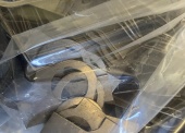 Materiały budowlane - pakiet zawierający 22 poz. asort. (wg oddzielnego wykazu), w tym m.in.: nakrętka M 8x1-5-B PN82144 - 6,932 kg. podkładki odginane różne - 55,15 kg. gwoździe budowlane różne                             - 11,85 kg itp. 