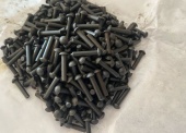 Nakrętki, nity i przewody - pakiet zawierający 10 poz. asort. (wg oddzielnego wykazu), w tym: nakrętka M 16-5-A PN82144 - 38 kg. nity różne - 620 kg. przewód LGY 1x1,5 mm² - 44 m. przewód oponowy warsztatowy OW 2x2,5 mm² - 31,50 m itp. 