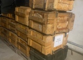 Skrzynie drewniane (74 szt.) - pakiet zawierający 3 poz. asort., w tym: skrzynie drewniane na maski                    BSS-MO 1000x560x420 mm - 42 szt.. skrzynie drewniane na odzież OP-1/M 1070x595x395 mm - 9 szt.. skrzynie drewniane specjalne na maski MP-4740x520x350 mm- 23 szt. 