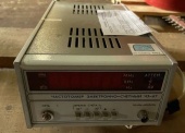Urządzenia pomiarowe - pakiet zawierający 25 poz. asort. (wg oddzielnego wykazu), w tym m.in.: częstościomierz CZ3-67 - 1 szt.. higrometr H-881T - 3 szt.. uniwersalny zestaw pomiarowy MS-9150 - 1 szt.. manometry różne - 5 szt. itp. 