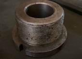 Części zamienne do podnośników typu żuraw (353 szt.) - pakiet zawierający 55 poz. asort. (wg oddzielnego wykazu), w tym m.in.: cylinder hydrauliczny ZSH-6 212-108-00 - 6 szt.. koło zębate napędzające                             OH-250-1012 - 4 szt.. koła linowe (różne rodzaje) - 48 szt.. panewka łożyska 2B 210-519-11 - 27 szt.. hamulec 17-231-41-00 - 3 szt. itp. 