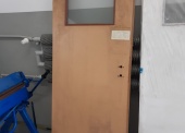 Elementy infrastruktury - pakiet zawierający 25 poz. asort. (wg oddzielnego wykazu), w tym m.in.: drzwi, okna, niszczarki itp. 